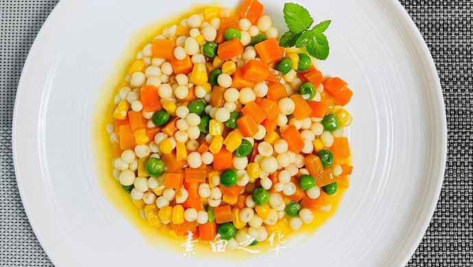 Stir-fried chicken head, rice and diced vegetables