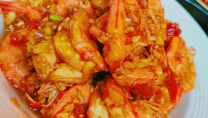 Open-back shrimp with garlic paste