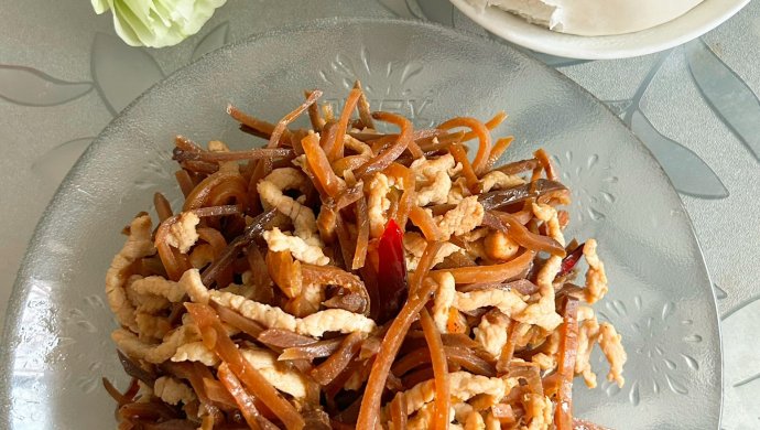 Stir-fried pork with kohlrabi