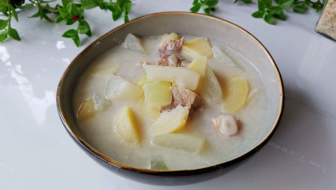 Pork ribs, potato and winter melon soup