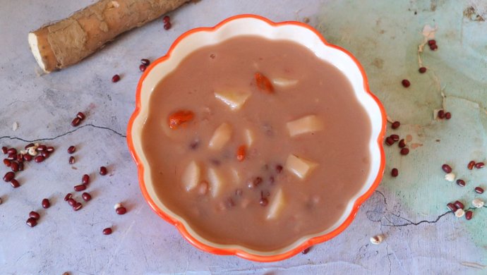 Warming and dehumidifying yam, red bean and coix seed porridge