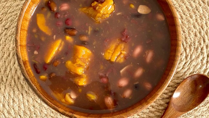 Sweet potato, peanut and red bean porridge