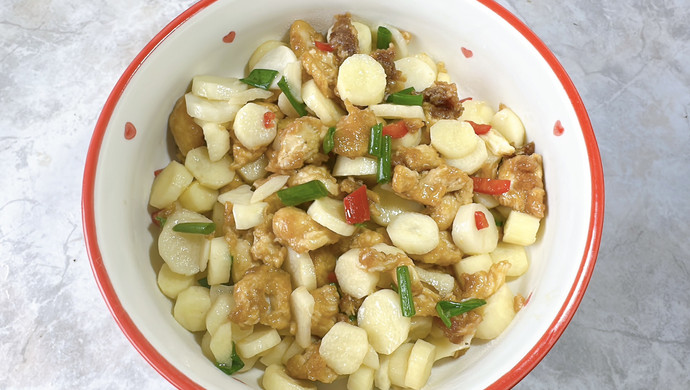 Stir-fried diced chicken with yam