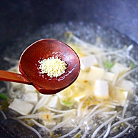 #一菜面白豆奶吃#海 oyster, tofu and green vegetables Illustration of how to make soup 9