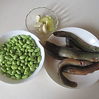 Illustration of how to make green bean and loach soup 1