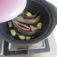 Illustration of how to make green bean and loach soup 4