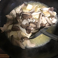 Illustration of how to make mushroom and tofu soup 7