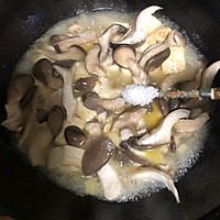 Illustration of how to make mushroom and tofu soup 6