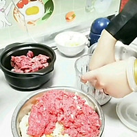 Illustration of how to make steamed meatball bowl 1