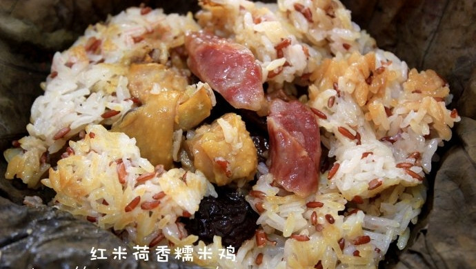 Red rice and lotus flavored glutinous rice chicken