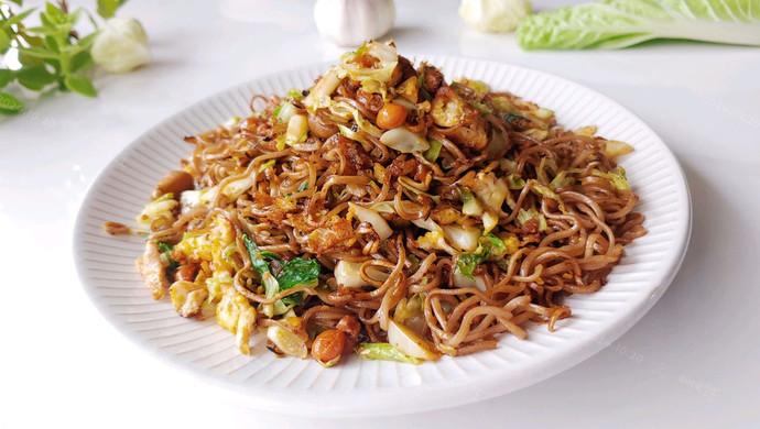 Spicy Grandma’s Vegetable Fried Noodles