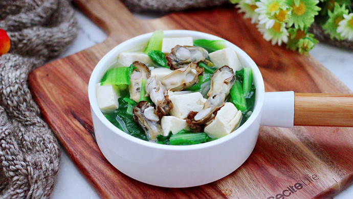 Oyster and tofu soup