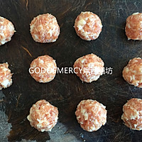 Illustration of how to make tofu and pork meatballs that are crispy on the outside and tender on the inside 7