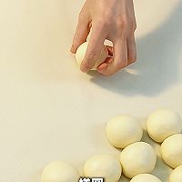 The mushroom buns are so cute and pop in one bite, super soft and delicious Illustration of how to eat 5