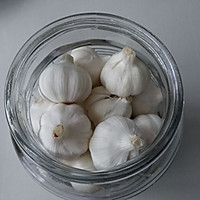 Illustration of how to make pickled sugar garlic 7