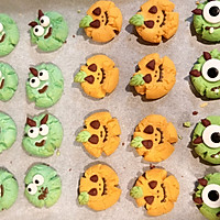 Illustration of how to make Halloween weird Margaret monster cookies 10