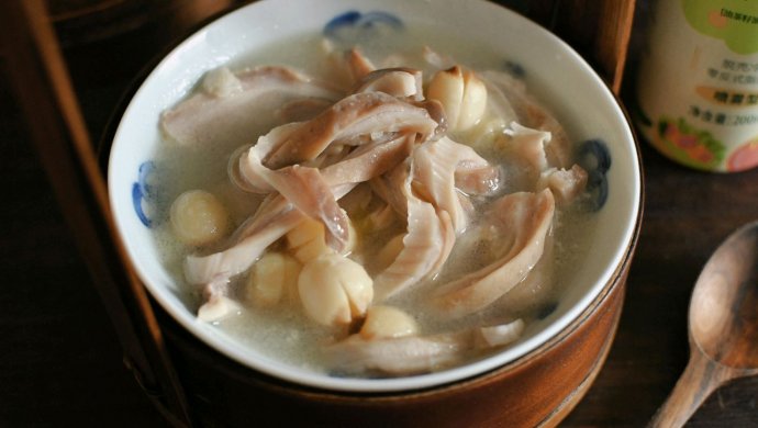 Pork belly and lotus seed soup