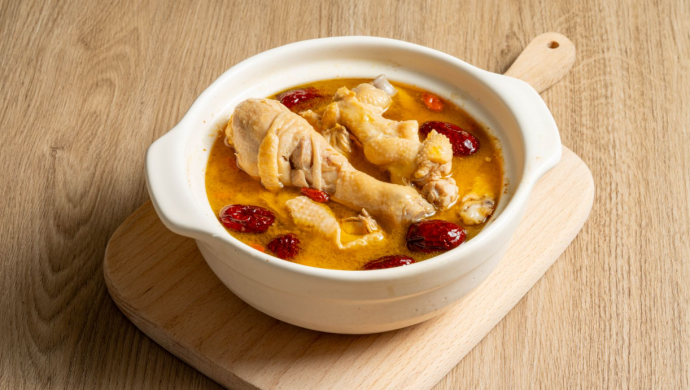 Astragalus and red dates chicken soup