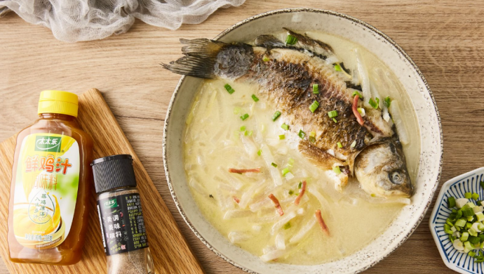 Radish and crucian carp soup