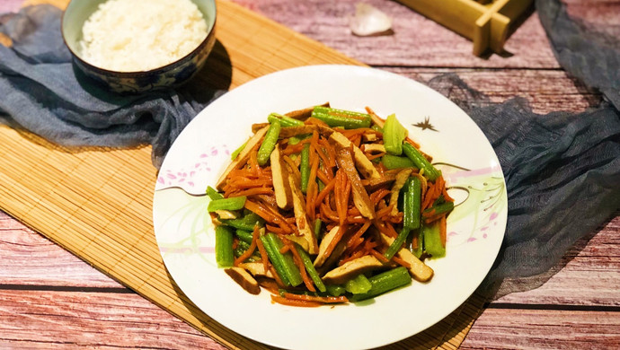 Stir-fried celery and carrots