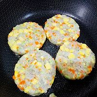 Fat-Reduced Breakfast - Corn Shrimp Cake Recipe Illustration 10 