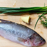 Illustration of how to grill seabass in tin foil without using a frying pan. 1