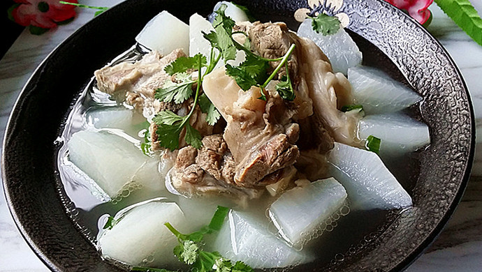 Lamb bone radish soup