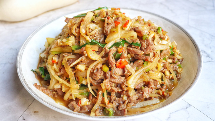 Stir-fried beef with shredded white radish