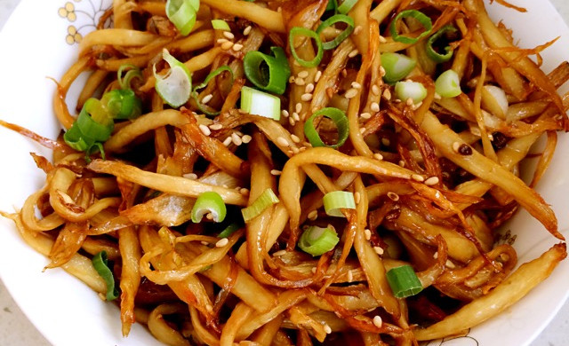 Stir-fried king oyster mushrooms