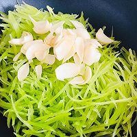 This is the only way to moisturize the lungs in autumn, stir-fried lily with lettuce, refreshing Simple and easy-to-use instructions 5