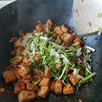 Illustration of how to make fried tofu with oil residue 8