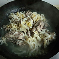 Illustration of how to make braised pork ribs with pickled cabbage 7