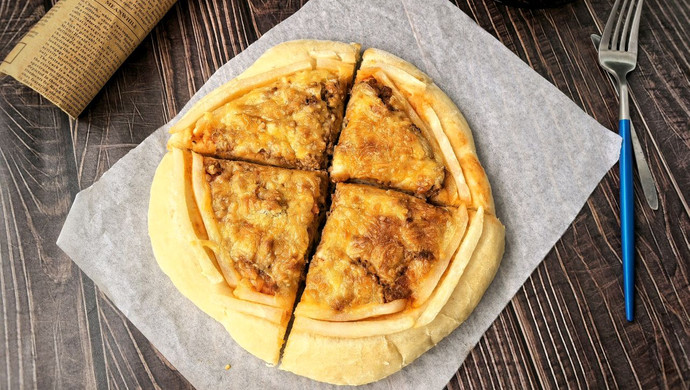 Beef Pizza with Chips