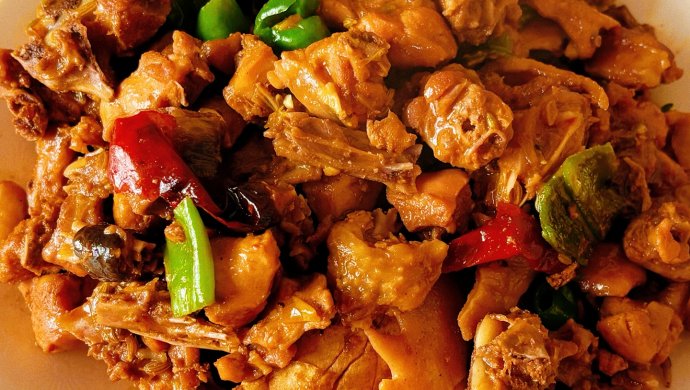 Stir-fried spicy chicken