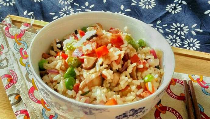 Fried rice with sausage, mushrooms and radish