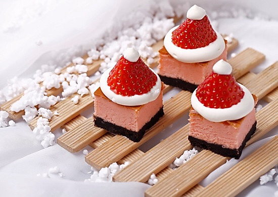 Oreo Strawberry Cheesecake