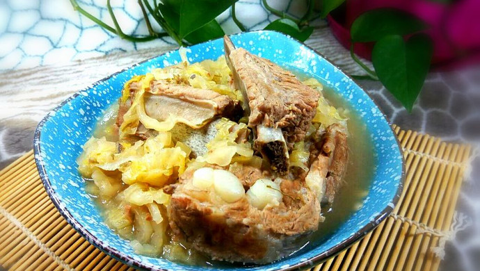 Braised Pork Ribs with Sauerkraut