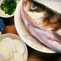 #安佳 Halloween Baking Wonderful Night#The soup is white and delicious Illustration of how to make white radish and fish head soup 4