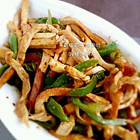 Illustration of how to make fried shredded pork with dried green pepper and fragrant 4