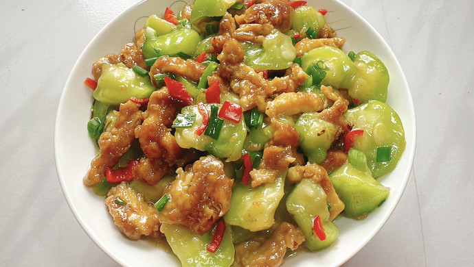 Stir-fried chicken breast with hexagonal melon