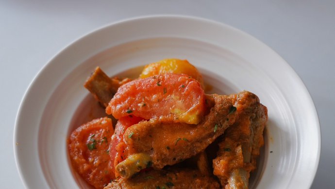 Pork Ribs with Tomato Sauce