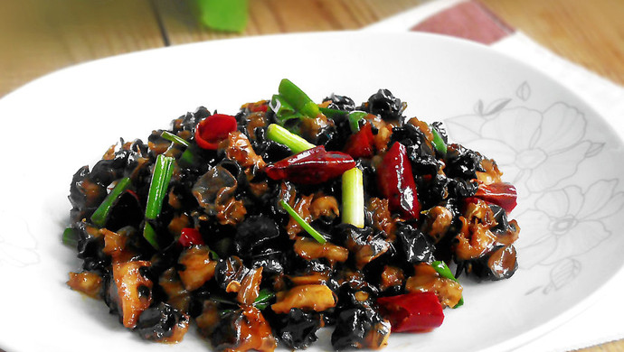 Spicy stir-fried snail meat