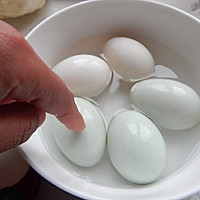 Illustration of how to make homemade duck eggs 4