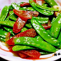 Illustration of how to make fried snow peas with sausage 3