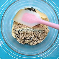 # Bring food to go outing#How to make black sesame and peach cakes Illustration 5