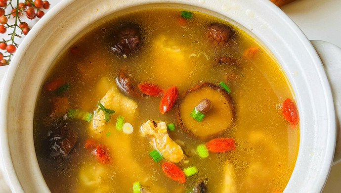 Stewed Chicken Soup with Chicken Sauce and Shiitake Mushrooms