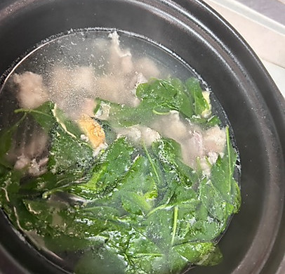 Wolfberry leaf lean meat soup