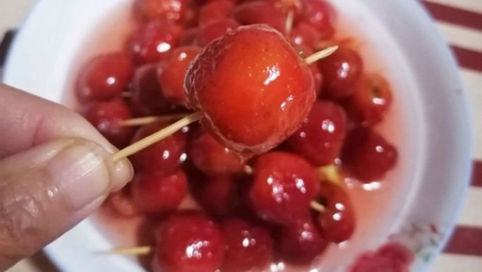 Fried red fruits