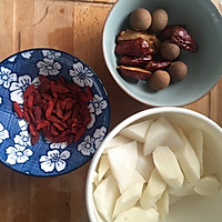 Illustration of how to make black-bone chicken, yam and radish soup to replenish qi and blood 2