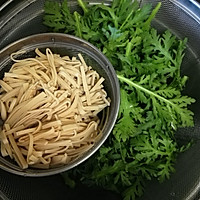 Illustration of how to make shredded tofu mixed with artemisia leaves 1